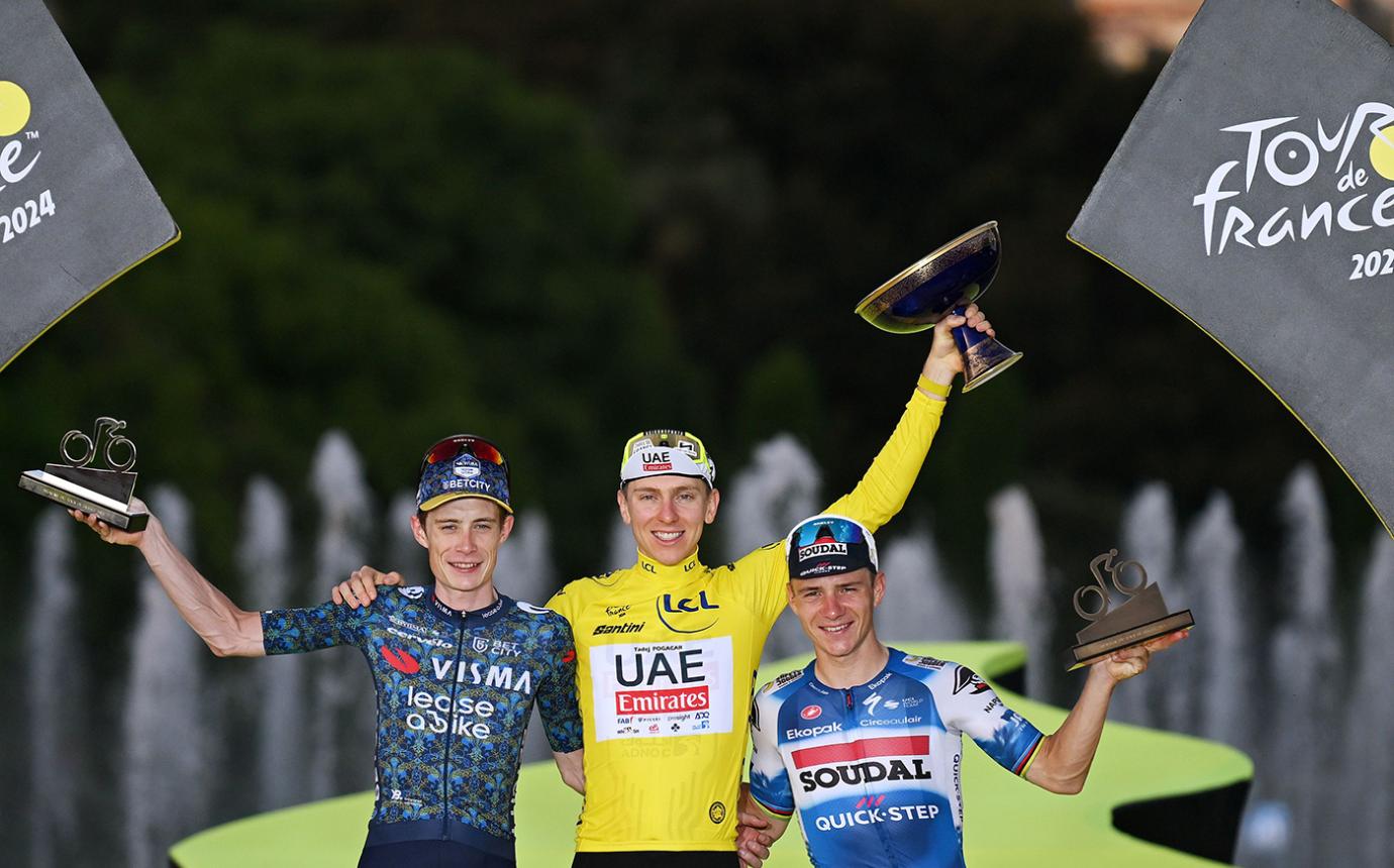 Remco sur le podium du Tour de france